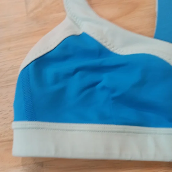Lululemon Women's Sports Bra Size 4 - Picture 3 of 12